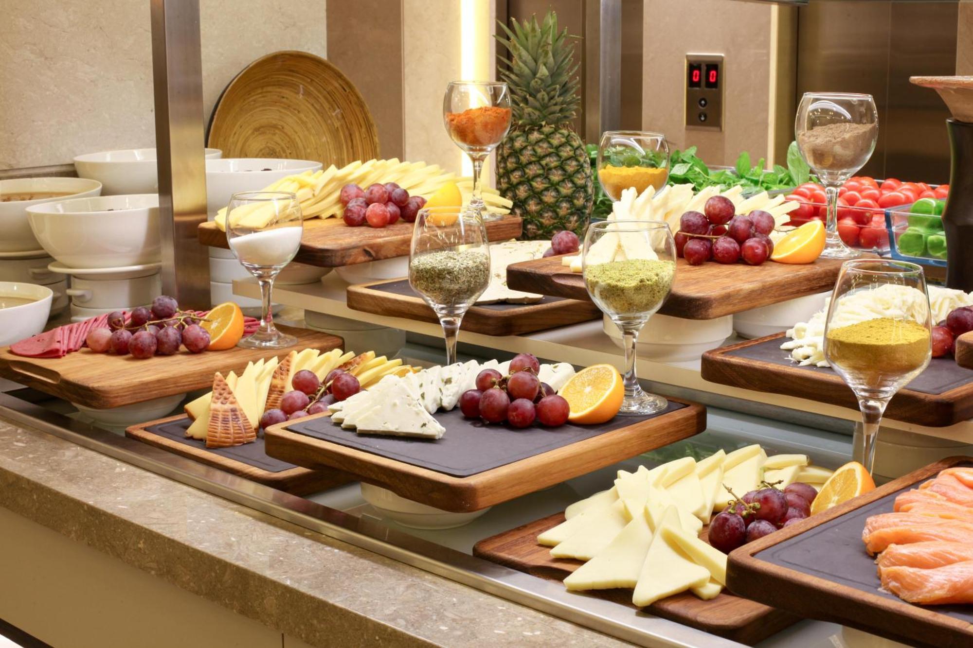 Bentley Hotel Bosphorus - Special Class Istanbul Exterior photo A cheese platter