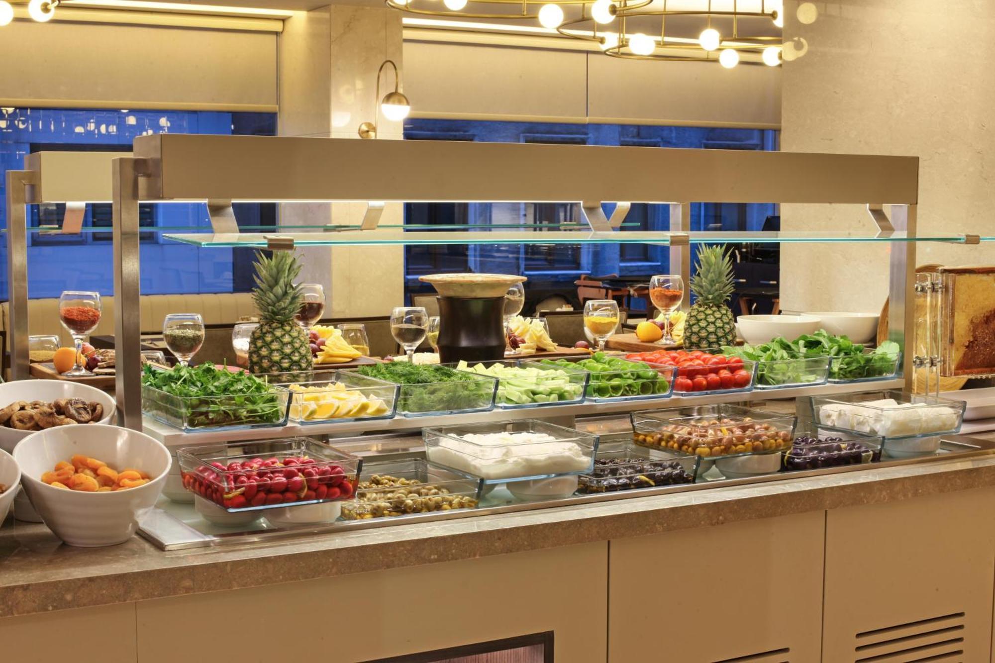 Bentley Hotel Bosphorus - Special Class Istanbul Exterior photo A salad bar