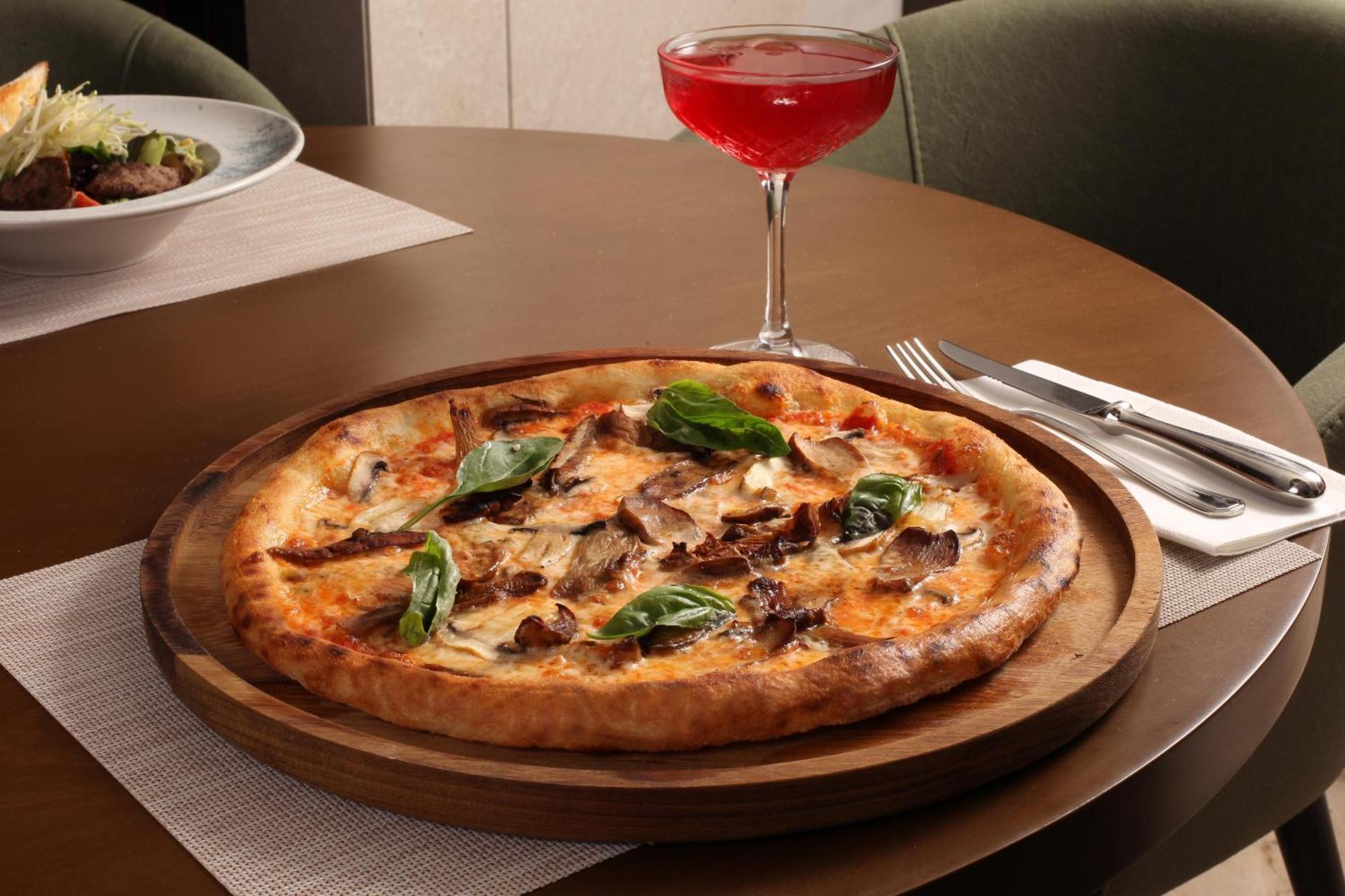 Bentley Hotel Bosphorus - Special Class Istanbul Exterior photo Pizza with wine