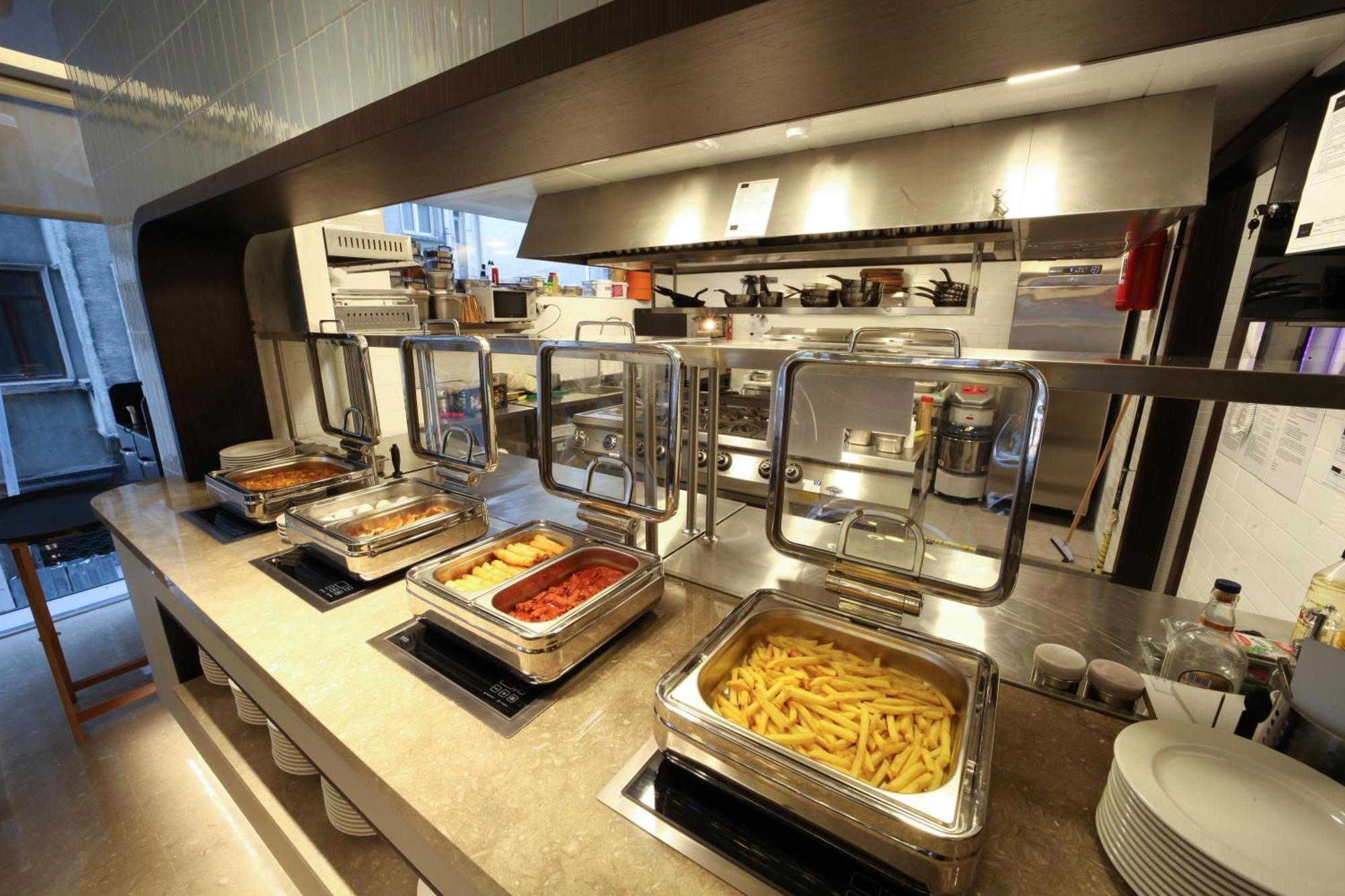 Bentley Hotel Bosphorus - Special Class Istanbul Exterior photo A buffet at a restaurant