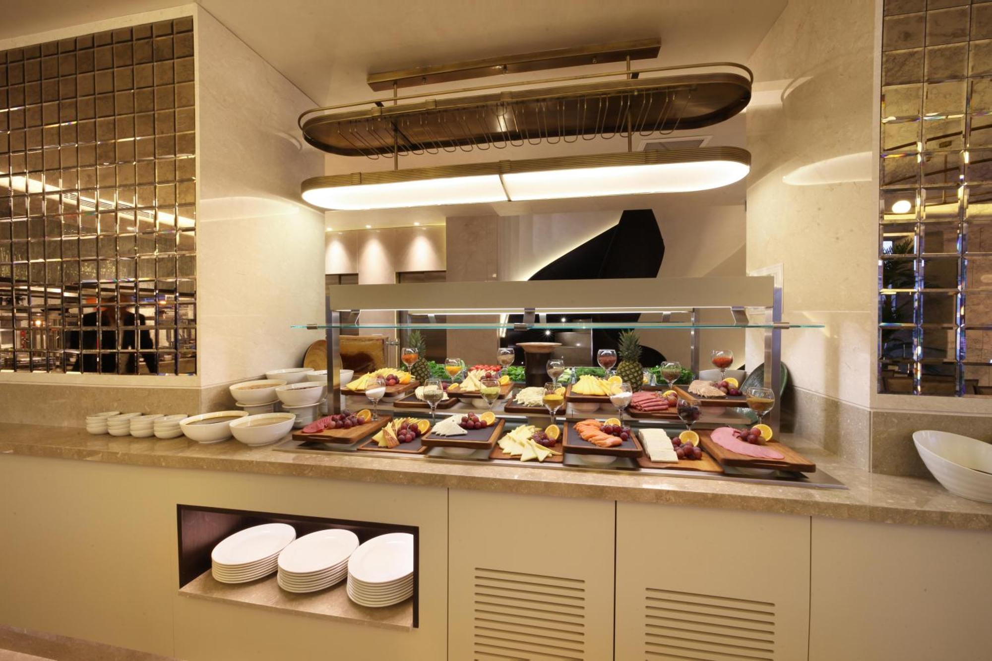 Bentley Hotel Bosphorus - Special Class Istanbul Exterior photo A buffet at a hotel